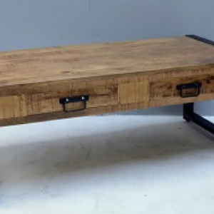 שולחן סלון עם מגירות עץ מנגו