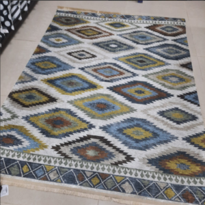 שטיח מעוין צבעוני