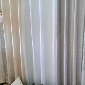 וילון חצי שקוף